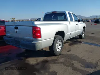 2008 Dodge Dakota ST with VIN 1D7HE22KX8S626188, listed as a IAAI auction lot 41454772 with 215,297 mi miles and . Bid and sale history available at carsss.com. Image 4.