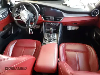 2019 Alfa Romeo Giulia z VIN ZARFAMAN6K7603897, wystawiony jako Copart lot #51899605 z przebiegiem Nie podano mil oraz Nie do naprawy • Non repairable. Historia ofert i sprzedaży dostępna na DreamBid. Obrazek 8.
