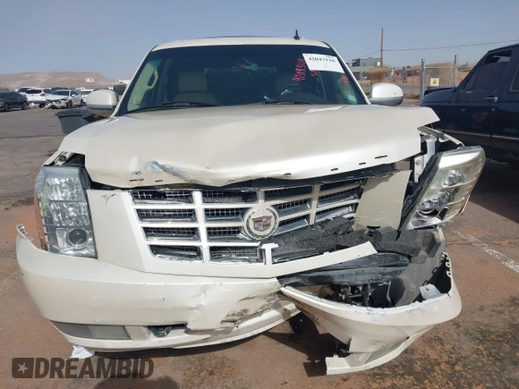2008 Cadillac Escalade z VIN 1GYEC63828R153028, wystawiony jako IAAI lot #42043110 z przebiegiem 127 122 mil mil oraz . Historia ofert i sprzedaży dostępna na DreamBid. Obrazek 12.
