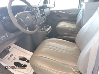 2012 Chevrolet Express Cargo z VIN 1GCSGAFX1C1148431, wystawiony jako IAAI lot #42613587 z przebiegiem 207 299 mil mil oraz . Historia ofert i sprzedaży dostępna na DreamBid. Obrazek 5.