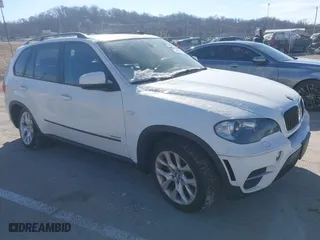2011 BMW X5 35i with VIN 5UXZV4C57BL406526, listed as a IAAI auction lot 41580453 with 0 mi miles. Bid and sale history available at carsss.com. Image 1.