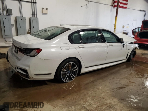 2022 BMW 7 Series with VIN WBA7W4C08NCH89469, listed as a Copart auction lot 54008785 with Not provided miles and Salvage title. Bid and sale history available at DreamBid. Image 3.