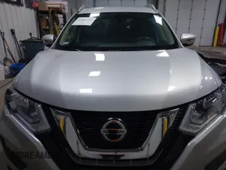 2018 Nissan Rogue SV z VIN 5N1AT2MV8JC709302, wystawiony jako IAAI lot #42063333 z przebiegiem 67 225 mil mil oraz . Historia ofert i sprzedaży dostępna na DreamBid. Obrazek 13.