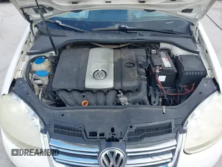 2008 Volkswagen Jetta SE with VIN 3VWRM71K58M083712, listed as a IAAI auction lot 42588922 with Not provided miles and . Bid and sale history available at DreamBid. Image 10.