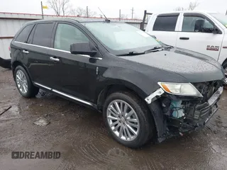 2011 Lincoln MKX z VIN 2LMDJ6JK3BBJ15999, wystawiony jako IAAI lot #41850093 z przebiegiem 90 503 mil mil oraz . Historia ofert i sprzedaży dostępna na DreamBid. Obrazek 1.