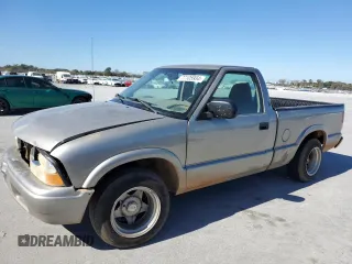 2003 GMC Sonoma SLS with VIN 1GTCS14X238256280, listed as a Copart auction lot 77105934 with 196,789 mi miles and Clean Title. Bid and sale history available at carsss.com. Image 1.