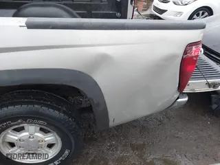 2005 Chevrolet Colorado LS Z71 with VIN 1GCDT196X58226139, listed as a IAAI auction lot 41520635 with 266,274 mi miles. Bid and sale history available at carsss.com. Image 6.
