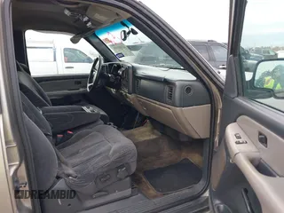 2002 Chevrolet Suburban LS with VIN 3GNEC16Z72G193181, listed as a IAAI auction lot 41303195 with 240,877 mi miles. Bid and sale history available at carsss.com. Image 5.