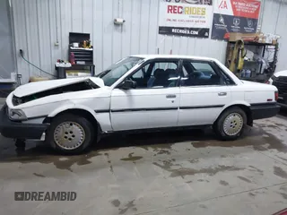 1990 Toyota Camry z VIN JT2SV21E5L3398379, wystawiony jako IAAI lot #41699413 z przebiegiem 100 136 mil mil oraz . Historia ofert i sprzedaży dostępna na DreamBid. Obrazek 13.