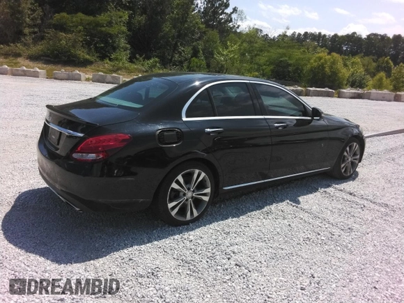 2016 Mercedes-Benz C 300 z VIN 55SWF4JB8GU130165, wystawiony jako Copart lot #57266935 z przebiegiem 177 061 mil mil oraz Czysty tytuł • Clean title. Historia ofert i sprzedaży dostępna na DreamBid. Obrazek 3.