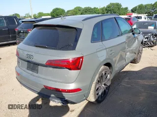 2023 Audi SQ5 Premium Plus z VIN WA1B4AFY4P2035195, wystawiony jako IAAI lot #42004734 z przebiegiem 10 353 mil mil oraz . Historia ofert i sprzedaży dostępna na DreamBid. Obrazek 4.