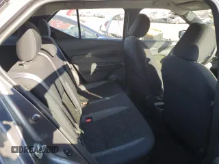 2019 Nissan Kicks SR with VIN 3N1CP5CU9KL491357, listed as a Copart auction lot 82594634 with 32,518 mi miles and Salvage Title. Bid and sale history available at carsss.com. Image 10.