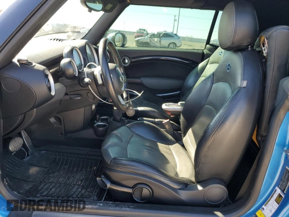 2010 MINI Convertible S с VIN WMWMS3C51ATZ85359, выставлен на аукционе Copart как лот 48480345 с пробегом 95 245 миль миль и Чистый • Clean title. История ставок и продаж доступна на DreamBid. Изображение 7.