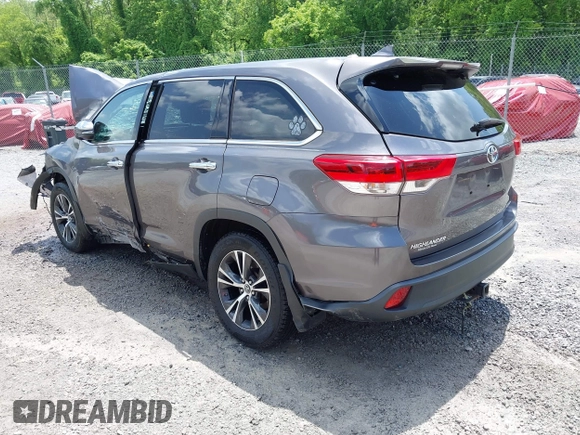 2019 Toyota Highlander LE with VIN 5TDBZRFH5KS722354, listed as a IAAI auction lot 42252775 with 97,141 mi miles and . Bid and sale history available at DreamBid. Image 3.