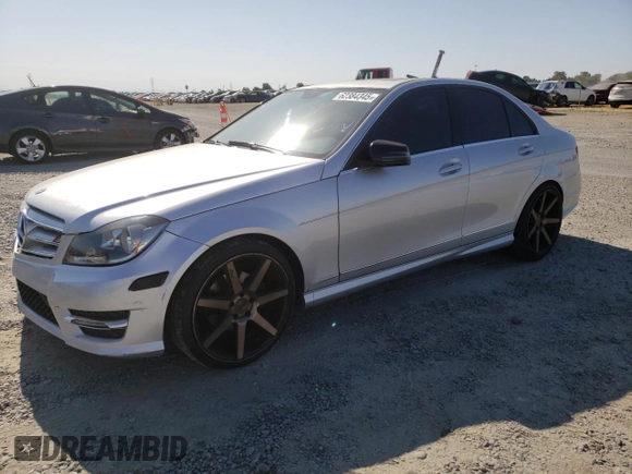 2013 Mercedes-Benz C 250 Sport с VIN WDDGF4HB1DR290685, выставлен на аукционе Copart как лот 62384345 с пробегом 124 584 миль миль и Списание • Salvage title. История ставок и продаж доступна на DreamBid. Изображение 1.