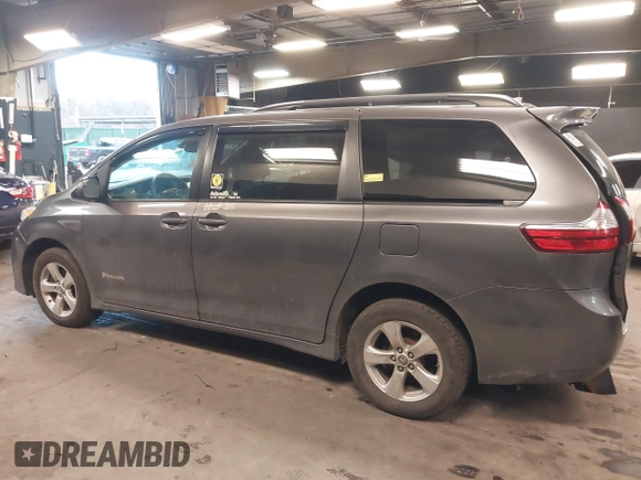 2018 Toyota Sienna LE Auto Access Seat with VIN 5TDKZ3DC3JS906162, listed as a IAAI auction lot 41863331 with 200,655 mi miles. Bid and sale history available at carsss.com. Image 14.