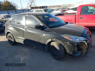 2022 Nissan Kicks S z VIN 3N1CP5BV8NL515288, wystawiony jako IAAI lot #41691806 z przebiegiem 66 626 mil mil oraz . Historia ofert i sprzedaży dostępna na DreamBid. Obrazek 13.