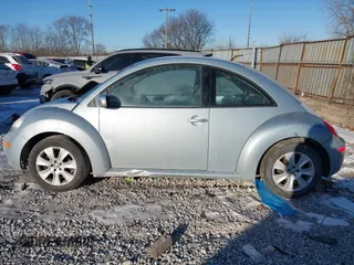2009 Volkswagen New Beetle Coupe S with VIN 3VWPW31C99M509969, listed as a IAAI auction lot 41410110 with 190,473 mi miles. Bid and sale history available at carsss.com. Image 14.