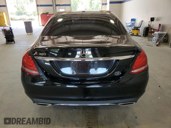 2018 Mercedes-Benz C 300 z VIN 55SWF4JB5JU262727, wystawiony jako Copart lot #57547835 z przebiegiem 80 786 mil mil oraz Szkoda całkowita • Salvage title. Historia ofert i sprzedaży dostępna na DreamBid. Obrazek 6.