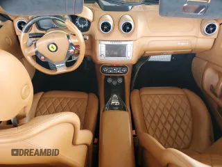 2013 Ferrari California z VIN ZFF65TJA0D0194573, wystawiony jako Copart lot #72021374 z przebiegiem 67 191 mil mil oraz Szkody całkowita. Historia ofert i sprzedaży dostępna na DreamBid. Obrazek 8.