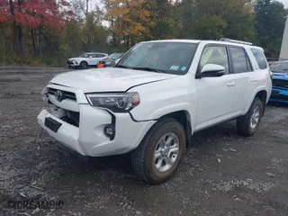 2024 Toyota 4Runner SR5 Premium with VIN JTENU5JR5R6218655, listed as a IAAI auction lot 40615924 with 9,497 mi miles. Bid and sale history available at carsss.com. Image 2.