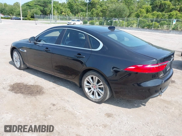 2017 Jaguar XF 35t z VIN SAJBR4BV5HCY26594, wystawiony jako IAAI lot #42337419 z przebiegiem 33 133 mil mil oraz . Historia ofert i sprzedaży dostępna na DreamBid. Obrazek 3.