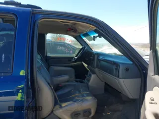 2002 Chevrolet Suburban LS with VIN 1GNFK16Z82J281842, listed as a IAAI auction lot 41633749 with 260,220 mi miles. Bid and sale history available at carsss.com. Image 5.