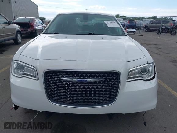 2019 Chrysler 300 Limited z VIN 2C3CCAEG9KH698188, wystawiony jako IAAI lot #42190234 z przebiegiem 62 817 mil mil oraz . Historia ofert i sprzedaży dostępna na DreamBid. Obrazek 12.