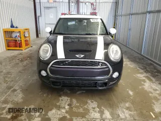 2017 MINI Hardtop 4 Door Cooper S z VIN WMWXU3C33H2F49198, wystawiony jako Copart lot #45210935 z przebiegiem 139 332 mil mil oraz Szkody całkowita. Historia ofert i sprzedaży dostępna na DreamBid. Obrazek 5.