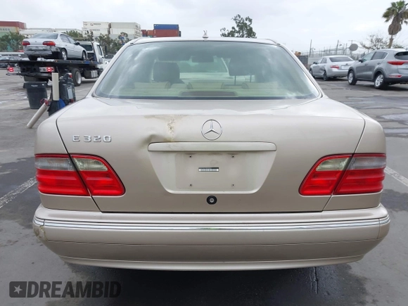 2001 Mercedes-Benz E 320 z VIN WDBJF65J71B245423, wystawiony jako IAAI lot #42117041 z przebiegiem 143 885 mil mil oraz . Historia ofert i sprzedaży dostępna na DreamBid. Obrazek 17.