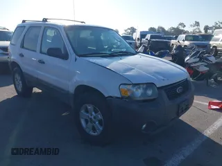 2007 Ford Escape XLT with VIN 1FMCU03187KA65050, listed as a IAAI auction lot 41642057 with 182,599 mi miles. Bid and sale history available at carsss.com. Image 1.