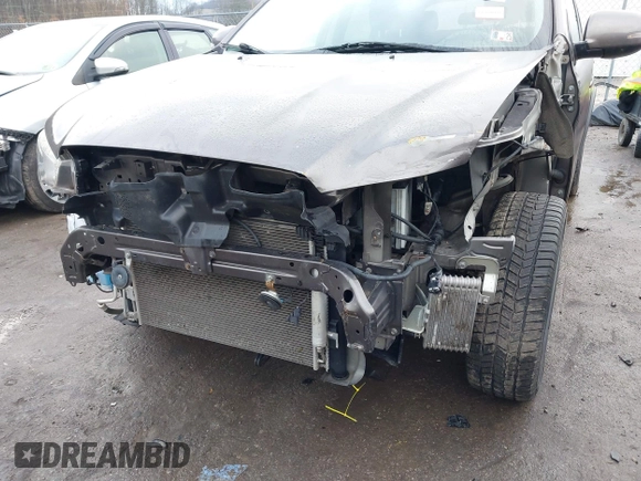 2019 Mitsubishi Outlander ES z VIN JA4AR3AU8KU032942, wystawiony jako IAAI lot #41018878 z przebiegiem 102 263 mil mil oraz . Historia ofert i sprzedaży dostępna na DreamBid. Obrazek 6.
