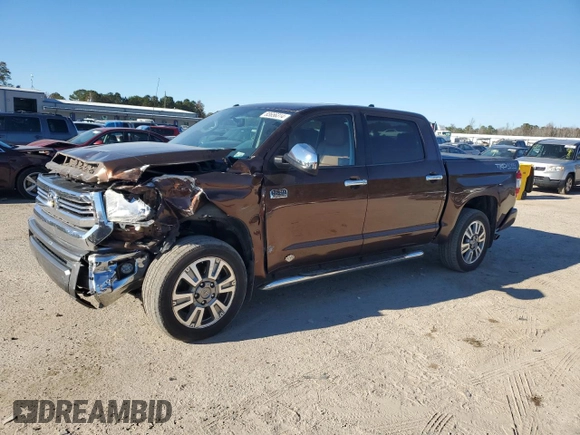 2017 Toyota Tundra Platinum z VIN 5TFAY5F17HX585415, wystawiony jako Copart lot #83656314 z przebiegiem 66 684 mil mil oraz Szkoda całkowita • Salvage title. Historia ofert i sprzedaży dostępna na DreamBid. Obrazek 1.