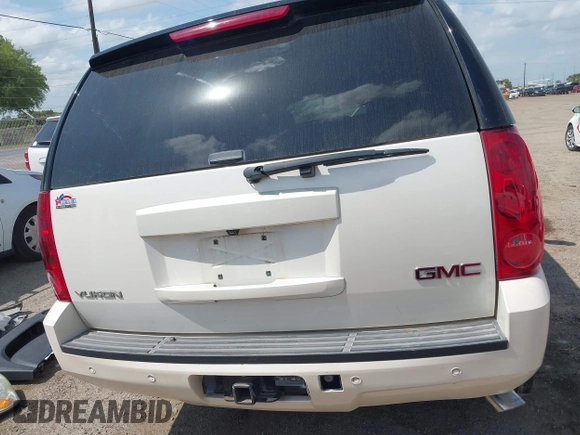 2013 GMC Yukon SLT with VIN 1GKS1CE0XDR276496, listed as a IAAI auction lot 42036042 with 157,047 mi miles. Bid and sale history available at carsss.com. Image 17.