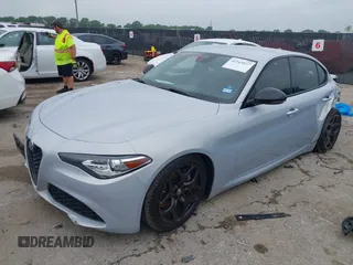 2021 Alfa Romeo Giulia z VIN ZARFAMAN6M7645490, wystawiony jako IAAI lot #42165037 z przebiegiem 57 701 mil mil oraz . Historia ofert i sprzedaży dostępna na DreamBid. Obrazek 2.