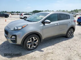 2020 Kia Sportage EX z VIN KNDPNCAC4L7687215, wystawiony jako Copart lot #57072255 z przebiegiem 111 557 mil mil oraz Czysty tytuł • Clean title. Historia ofert i sprzedaży dostępna na DreamBid. Obrazek 1.