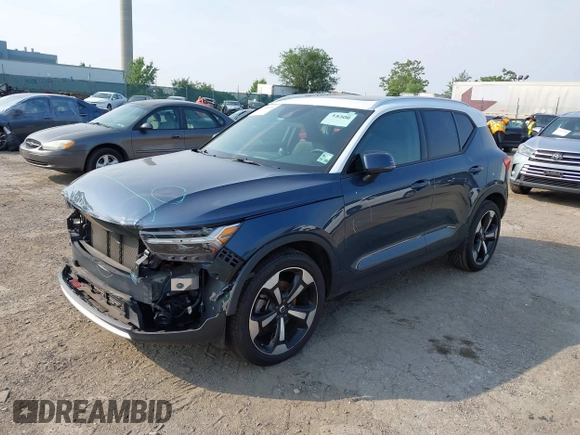 2021 Volvo XC40 Momentum with VIN YV4162UK1M2464500, listed as a IAAI auction lot 42504680 with 29,130 mi miles and . Bid and sale history available at DreamBid. Image 2.