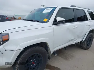2023 Toyota 4Runner SR5 Premium z VIN JTEFU5JR4P5280720, wystawiony jako IAAI lot #42485671 z przebiegiem 38 785 mil mil oraz . Historia ofert i sprzedaży dostępna na DreamBid. Obrazek 6.