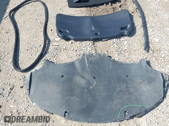 2018 Tesla Model 3 Long Range Battery z VIN 5YJ3E1EB0JF064945, wystawiony jako IAAI lot #42198286 z przebiegiem 35 112 mil mil oraz . Historia ofert i sprzedaży dostępna na DreamBid. Obrazek 20.
