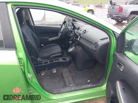 2012 Mazda 2 Sport z VIN JM1DE1KY8C0138921, wystawiony jako IAAI lot #42386937 z przebiegiem 263 981 mil mil oraz . Historia ofert i sprzedaży dostępna na DreamBid. Obrazek 5.