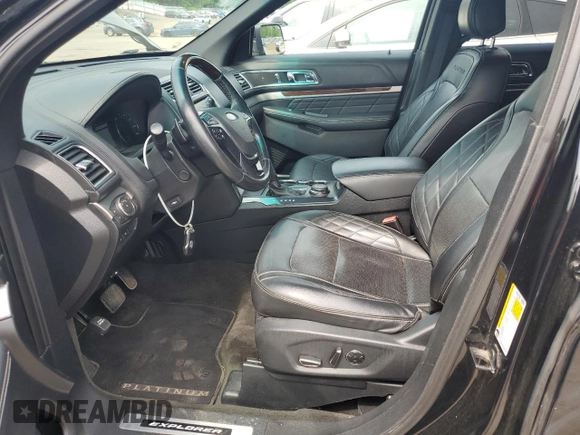 2016 Ford Explorer Platinum z VIN 1FM5K8HT7GGB81771, wystawiony jako Copart lot #59723825 z przebiegiem 117 934 mil mil oraz Szkoda całkowita • Salvage title. Historia ofert i sprzedaży dostępna na DreamBid. Obrazek 7.