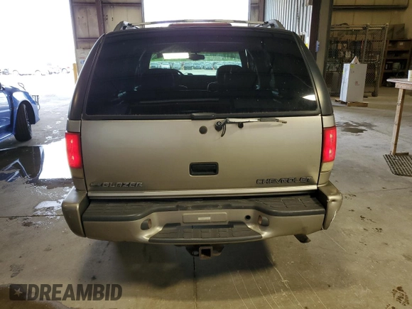 2000 Chevrolet Blazer LT z VIN 1GNDT13W1Y2282557, wystawiony jako Copart lot #55560775 z przebiegiem 219 795 mil mil oraz Szkoda całkowita • Salvage title. Historia ofert i sprzedaży dostępna na DreamBid. Obrazek 6.