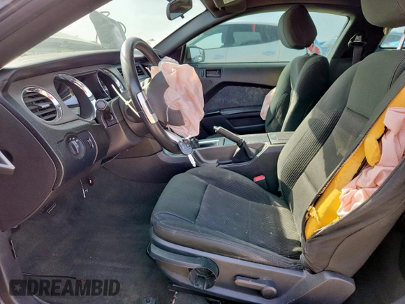 2014 Ford Mustang V6 z VIN 1ZVBP8AM3E5224293, wystawiony jako Copart lot #61583305 z przebiegiem 174 169 mil mil oraz Szkoda całkowita • Salvage title. Historia ofert i sprzedaży dostępna na DreamBid. Obrazek 7.