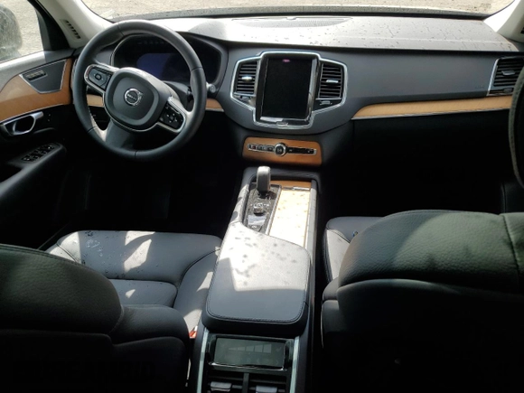 2024 Volvo XC90 Plus Bright Theme z VIN YV4062PE9R1145506, wystawiony jako Copart lot #55670495 z przebiegiem 18 734 mil mil oraz Szkoda całkowita • Salvage title. Historia ofert i sprzedaży dostępna na DreamBid. Obrazek 8.