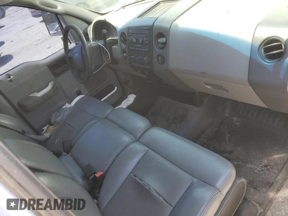 2006 Ford F-150 XL z VIN 1FTRF12226NA29215, wystawiony jako Copart lot #52952695 z przebiegiem 2 939 859 mil mil oraz Szkoda całkowita • Salvage title. Historia ofert i sprzedaży dostępna na DreamBid. Obrazek 8.