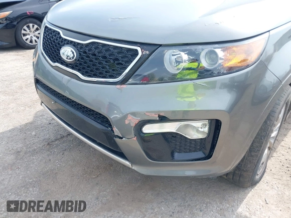 2013 Kia Sorento SX with VIN 5XYKWDA23DG415747, listed as a IAAI auction lot 41995757 with 165,894 mi miles. Bid and sale history available at carsss.com. Image 6.
