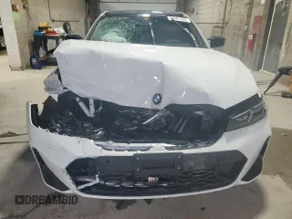 2025 BMW 3 Series 330i xDrive z VIN 3MW89CW08S8F13696, wystawiony jako Copart lot #51581325 z przebiegiem 5 903 mil mil oraz Szkoda całkowita • Salvage title. Historia ofert i sprzedaży dostępna na DreamBid. Obrazek 5.