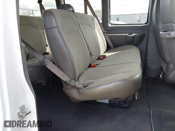 2020 Chevrolet Express Passenger LT z VIN 1GAZGPFG0L1243105, wystawiony jako IAAI lot #42086334 z przebiegiem 79 370 mil mil oraz . Historia ofert i sprzedaży dostępna na DreamBid. Obrazek 8.