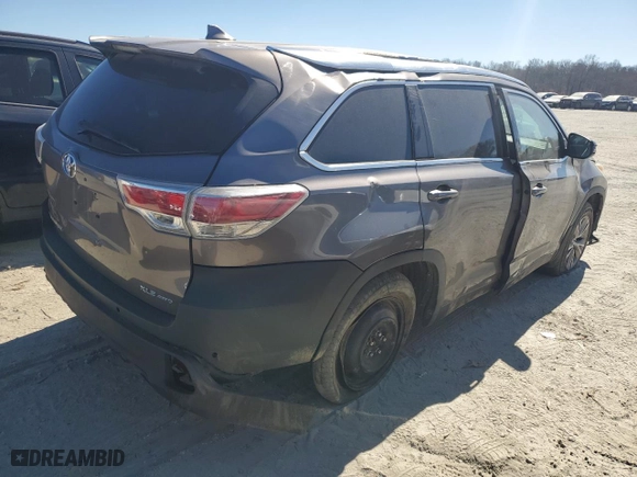 2014 Toyota Highlander XLE with VIN 5TDJKRFH2ES068692, listed as a Copart auction lot 47240505 with 96,972 mi miles and Salvage Title. Bid and sale history available at carsss.com. Image 3.