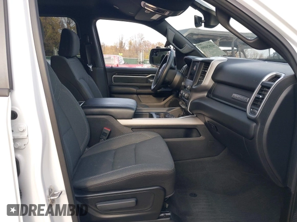 2022 Ram 1500 Big Horn z VIN 1C6SRFBT7NN375197, wystawiony jako IAAI lot #40824095 z przebiegiem 91 751 mil mil oraz . Historia ofert i sprzedaży dostępna na DreamBid. Obrazek 5.